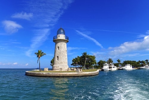 In the northern Florida Keys, Biscayne National Park has mangrove shoreline forests, islets, and coral reefs.