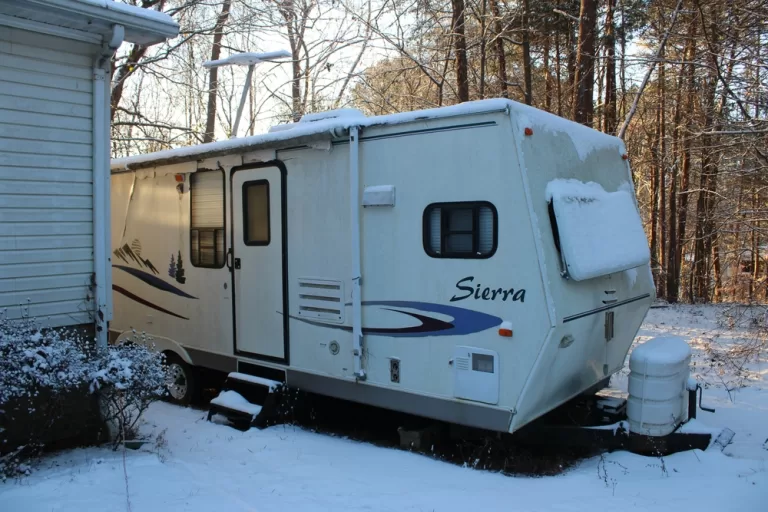 RV in the winter in the snow thanks to RV antifreeze